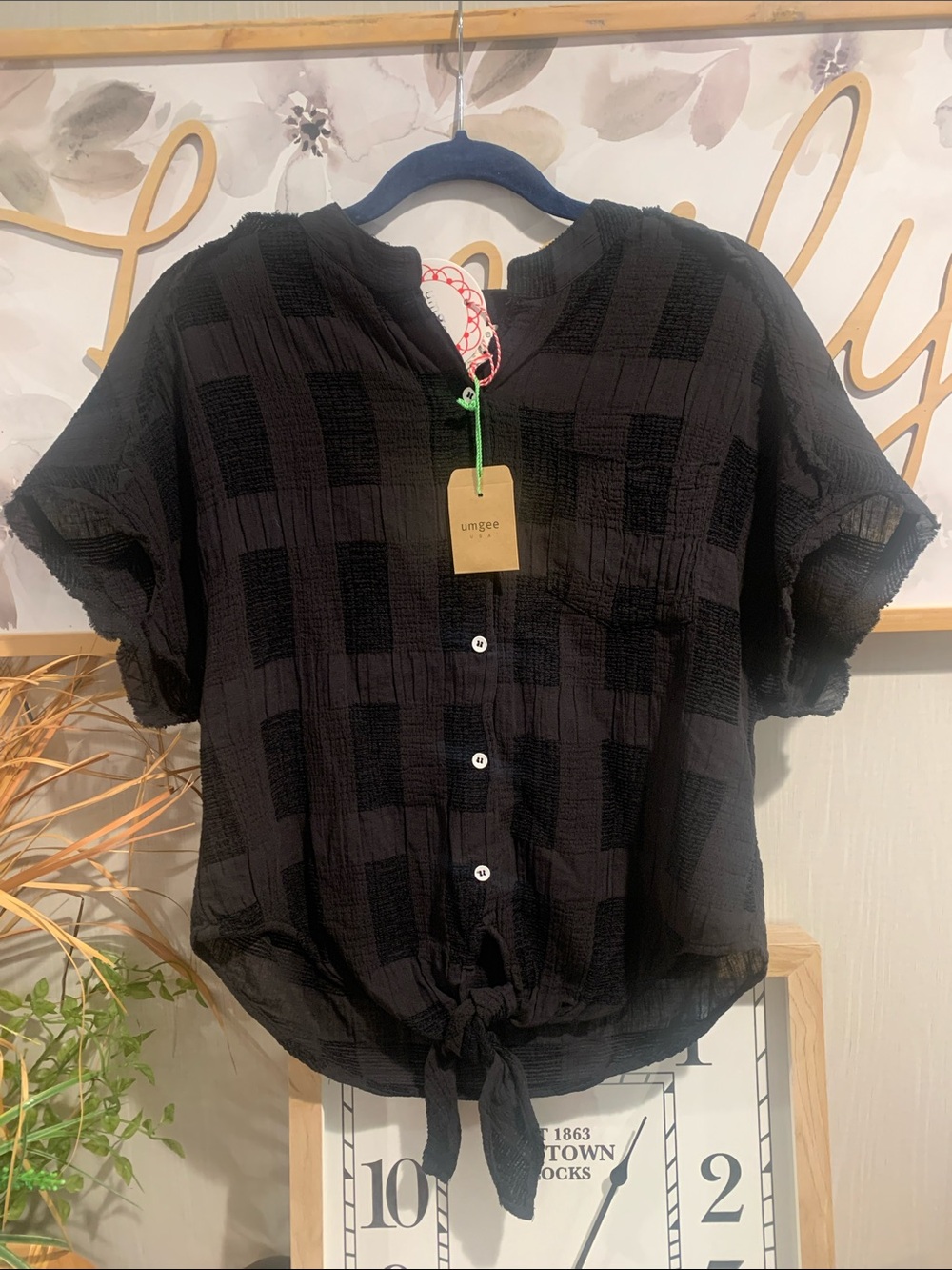 Umgee Black Button-Front Tie-Hem Short Sleeve Blouse